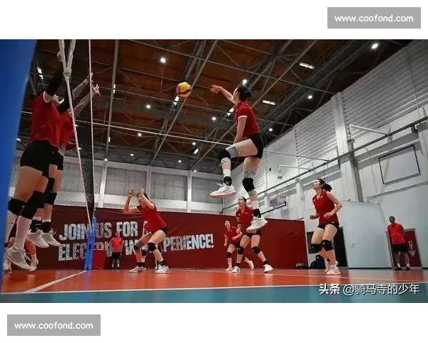 副攻跨界二传笑翻全场！女排训练欢乐多