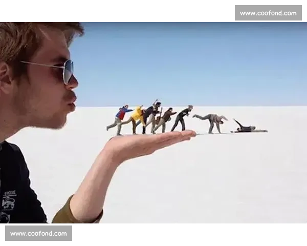 怪姿出片:解锁创意摄影新姿势 怪姿出片:解锁创意摄影新姿势