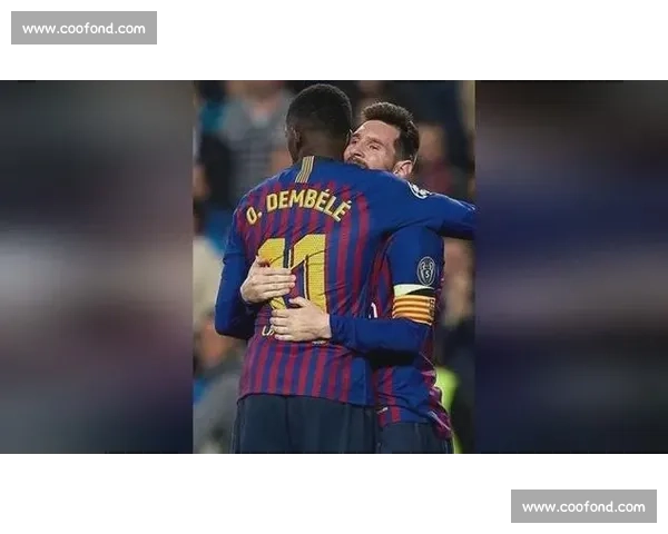 登贝莱晒照致敬梅西：传奇同框，足坛精神的代际传承