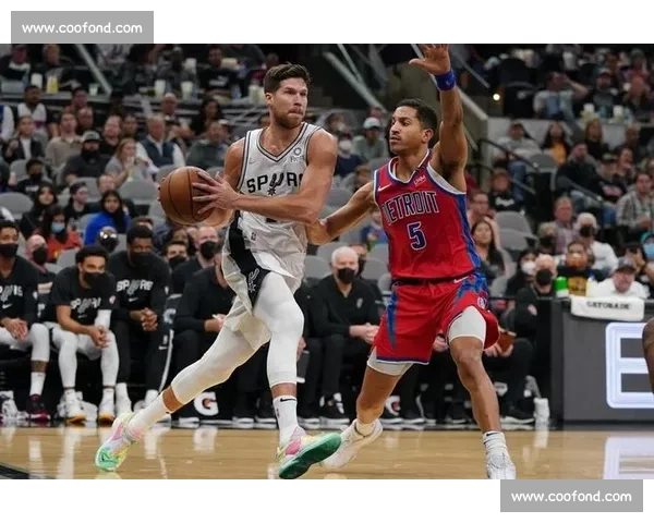 历史性突破！尼克斯瞄准南卡三冠教头，NBA 或迎首位女主帅