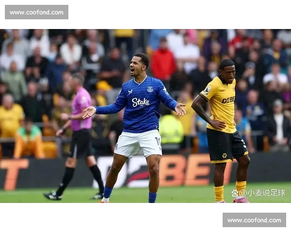 埃弗顿抢滩沃克争夺战 莫耶斯瞄准曼城老将补强防线